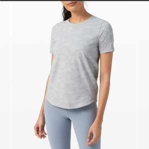 Lululemon Long Distance Short Sleeve
Incognito Camo SSL Silver Drop Alpine White